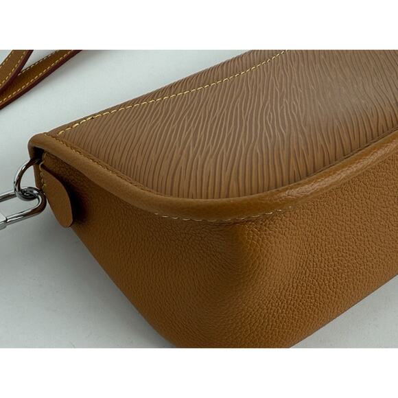 LOUIS VUITTON Epi Buci Crossbody Gold Honey - Picture 10 of 16